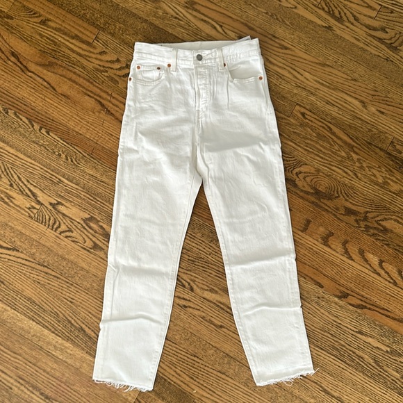 White Levis jeans  🌸 3 for $25 - Picture 1 of 6